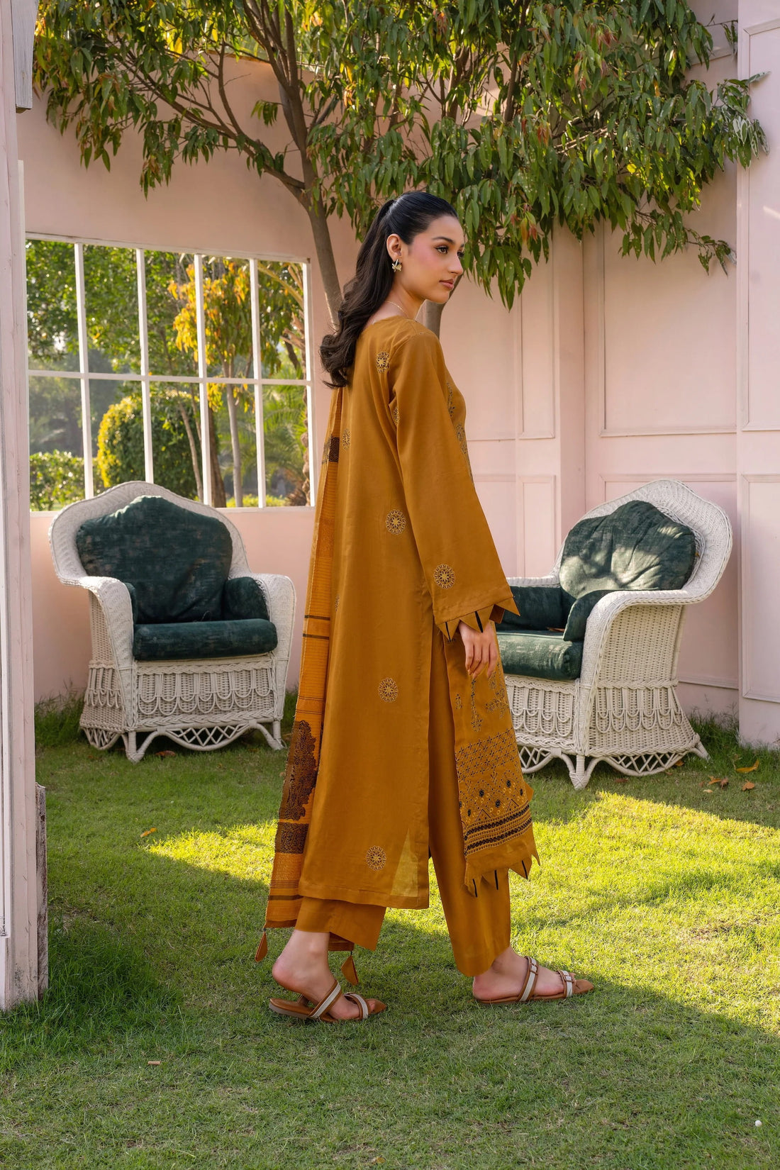 GARDEN THREADS BY RAJWAN