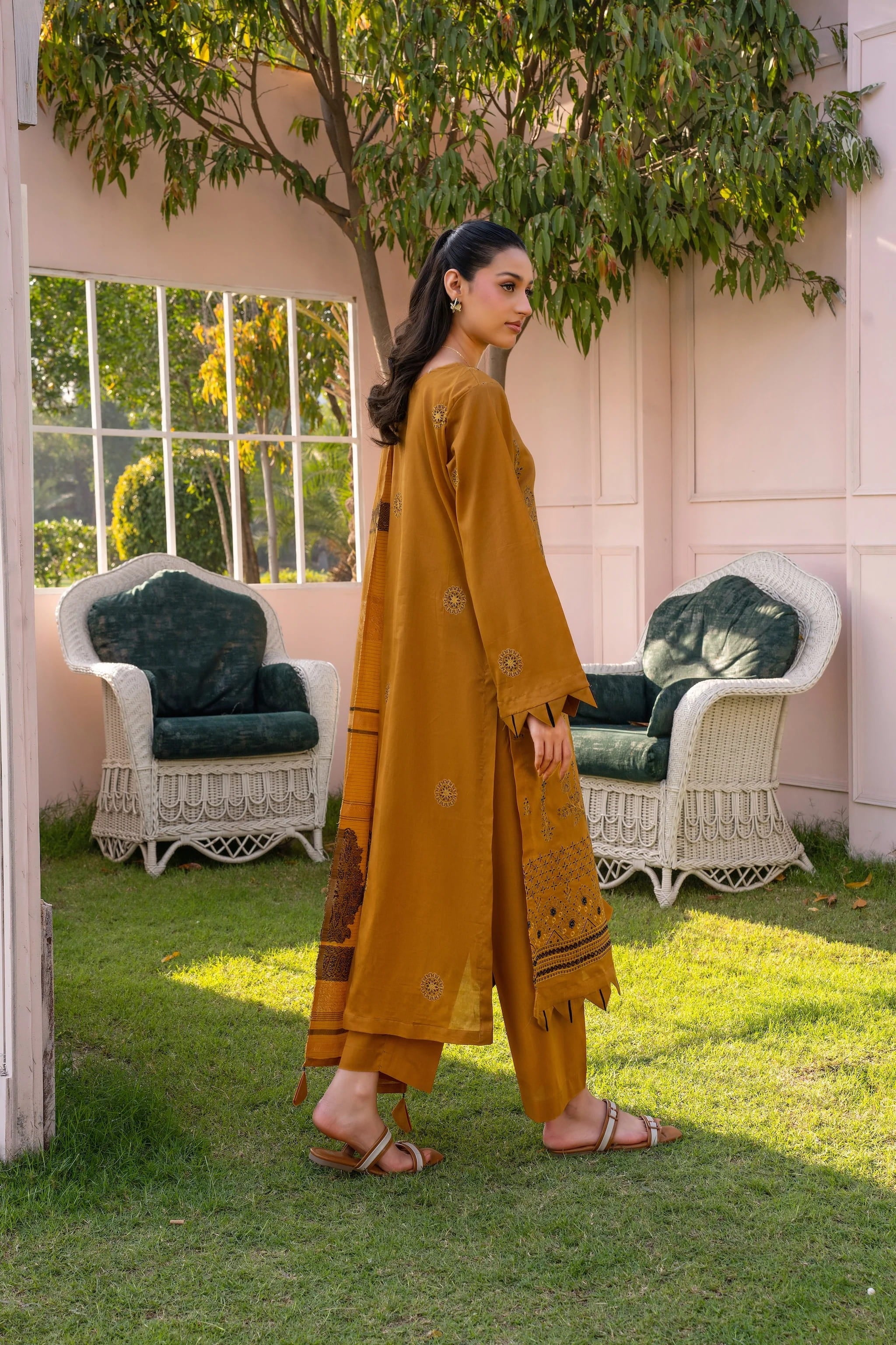 GARDEN THREADS BY RAJWAN