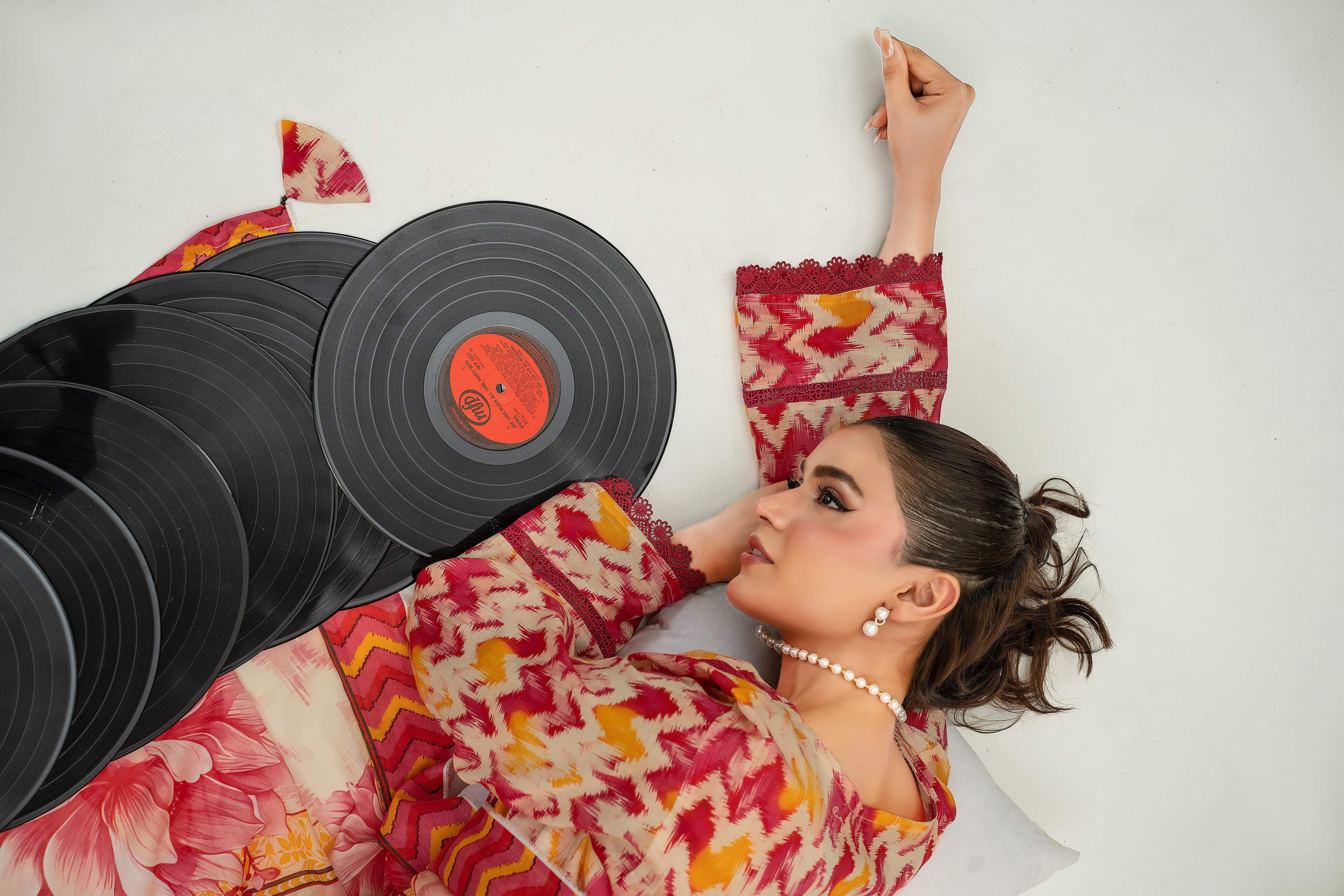 PRINTED LAWN UNSTITCHED 3PC SUIT